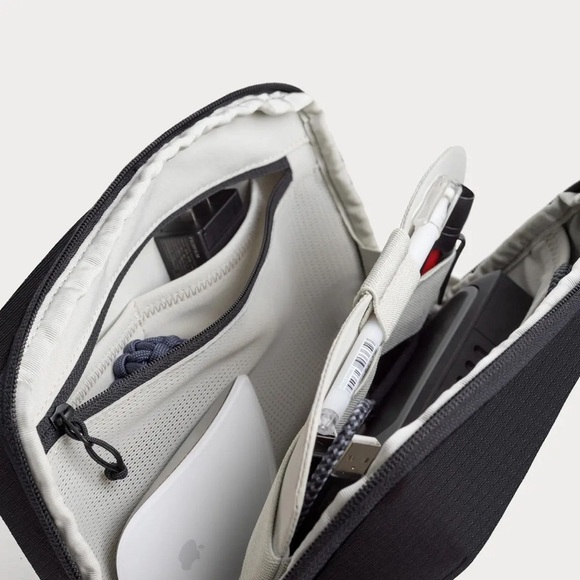 NWT Moment Everything Tech Organizer - Black - Picture 3 of 5